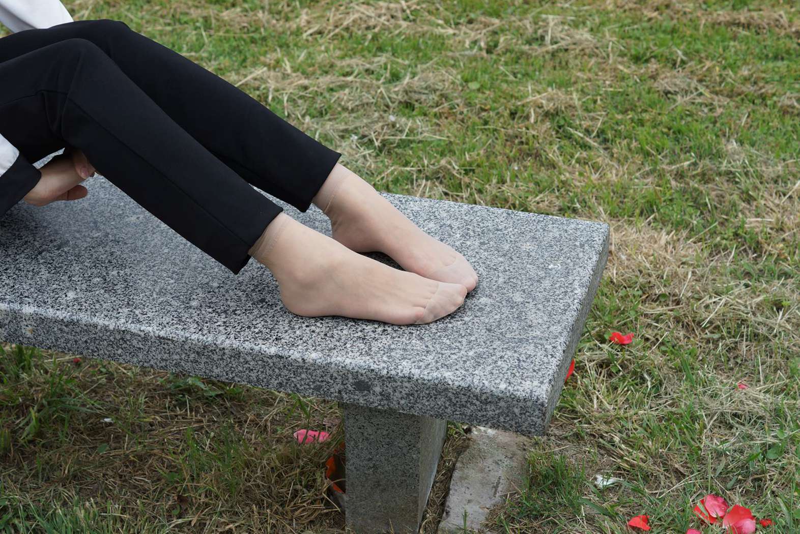 图片[23]-自由摄影 No.320 淡灰丝 小鱼嘴 美女 [61P] – 速更版-美库