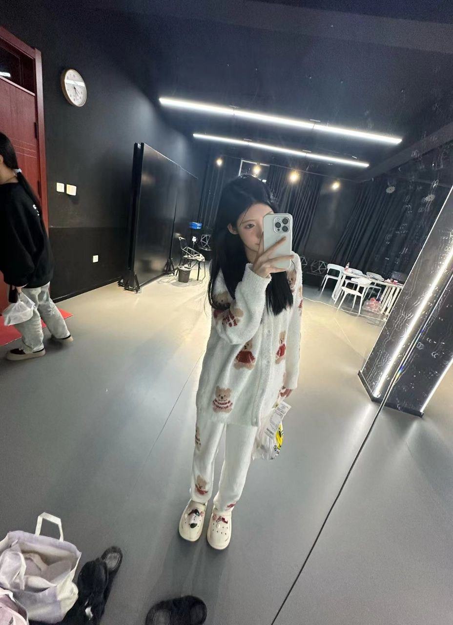 图片[11]-脚模面试脸足同框套路系列-020-22号-面试 艺术生妹妹生活照[19P] – 速更版-美库