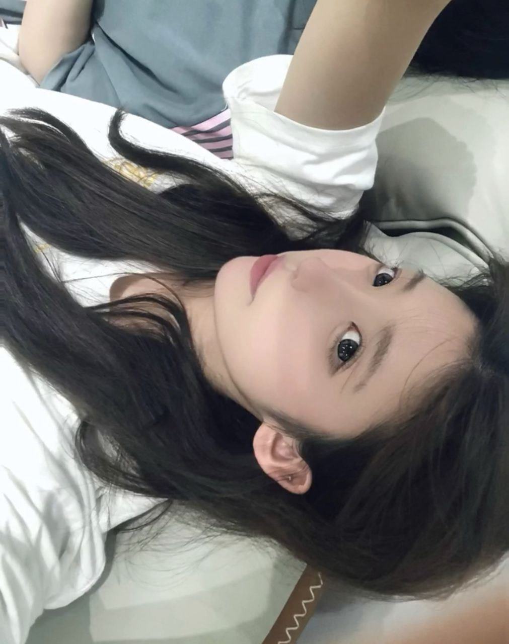 图片[12]-脚模面试脸足同框套路系列-020-22号-面试 艺术生妹妹生活照[19P] – 速更版-美库