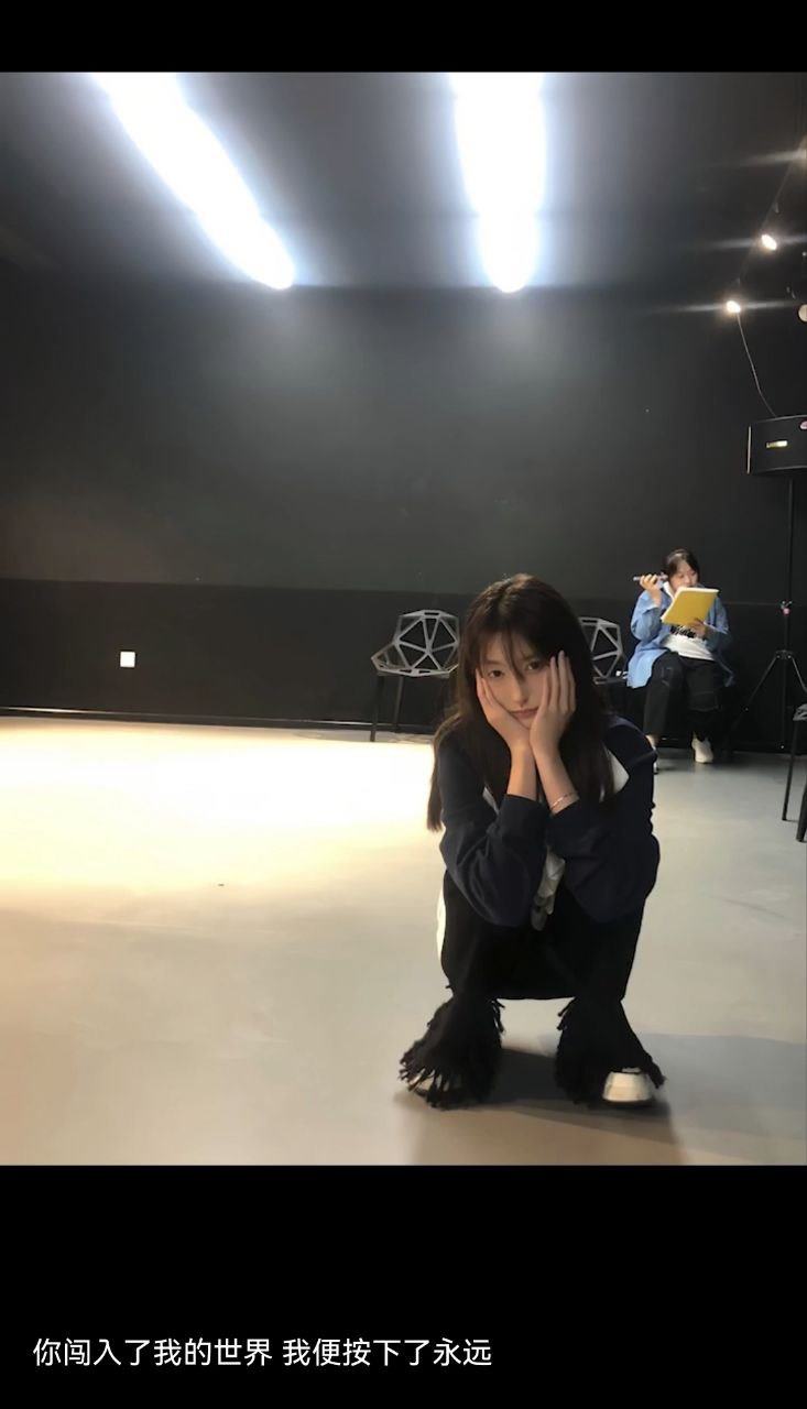 图片[16]-脚模面试脸足同框套路系列-020-22号-面试 艺术生妹妹生活照[19P] – 速更版-美库