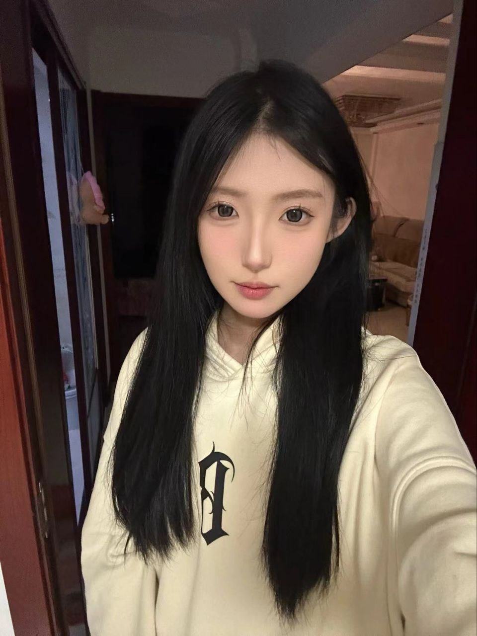 图片[17]-脚模面试脸足同框套路系列-020-22号-面试 艺术生妹妹生活照[19P] – 速更版-美库