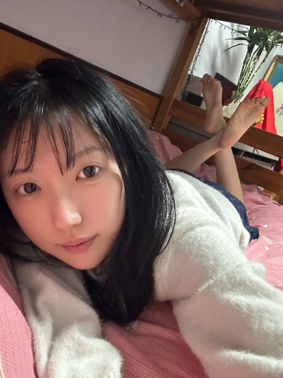 图片[20]-脚模面试脸足同框套路系列-020-22号-面试 艺术生妹妹生活照[19P] – 速更版-美库