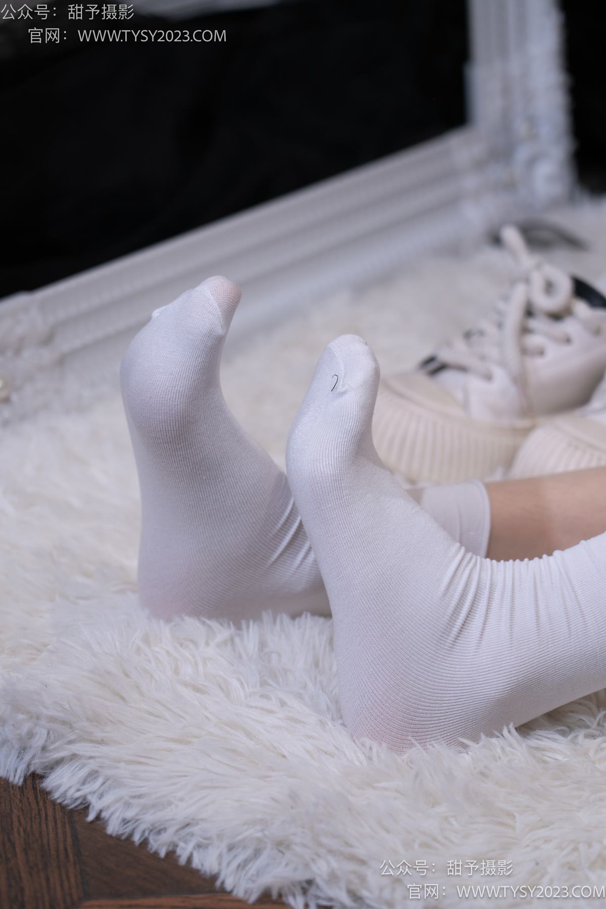 图片[46]-甜予摄影 NO.076 小狸-帆布鞋、白棉袜、肉丝（脚尖加固款）[126P] – 速更版-美库