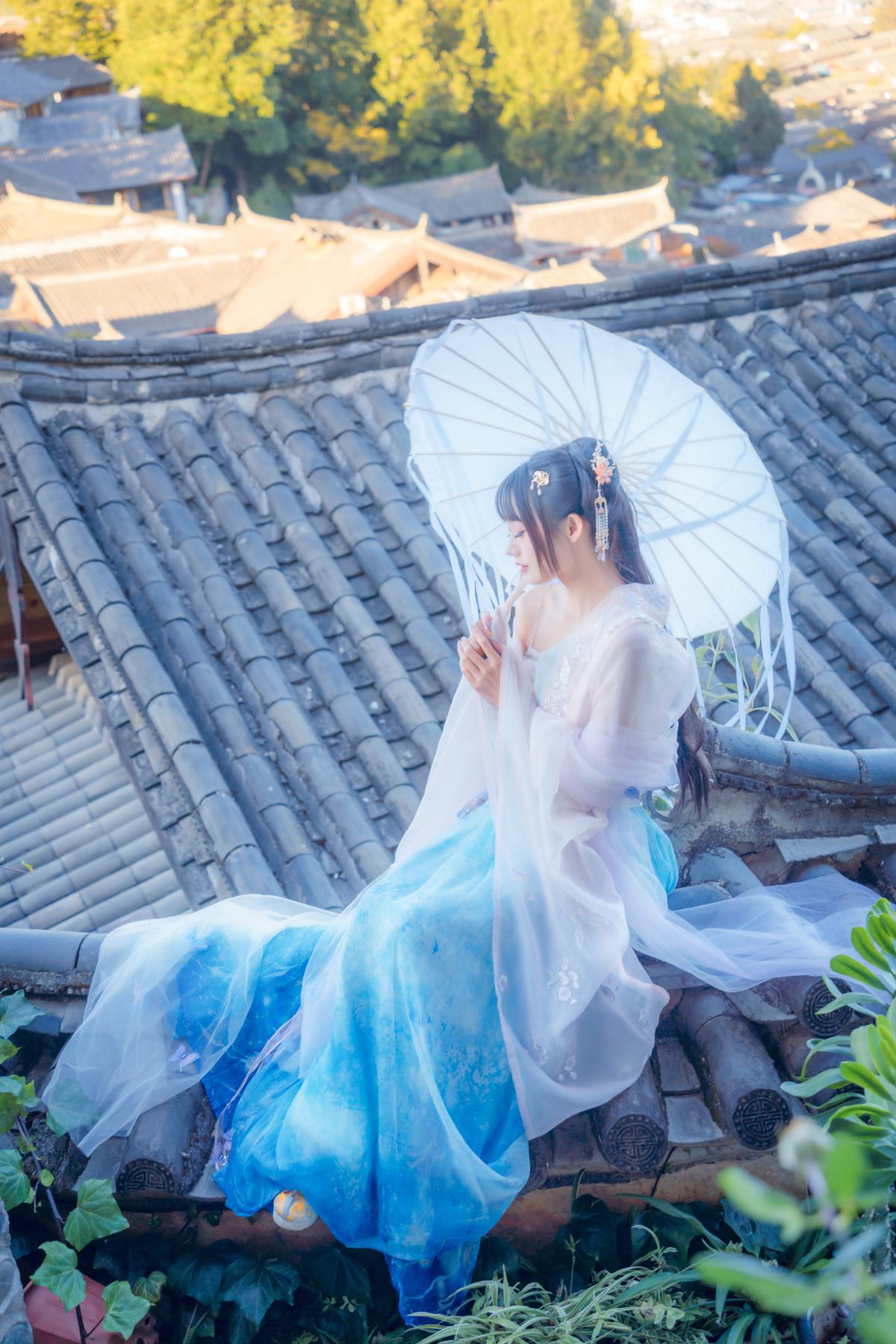 图片[11]-人气Coser@兔子Zzz不吃胡萝卜 丽江屋顶 [22P] – 速更版-美库