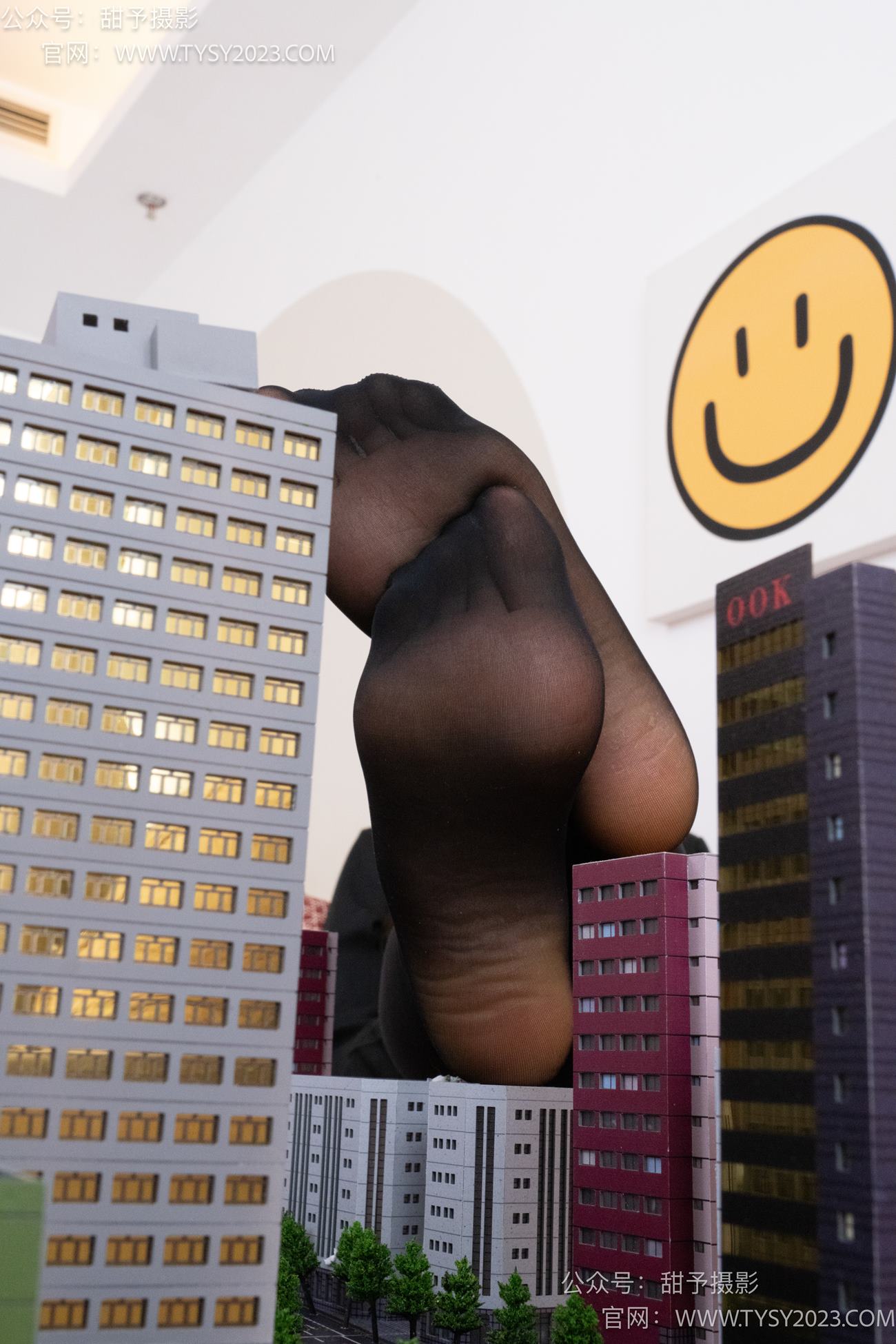 图片[51]-甜予摄影 NO.077 璇璇-JK制服、凉爽高跟鞋、嘿丝（脚尖透明款）、小人国剧情[128P] – 速更版-美库