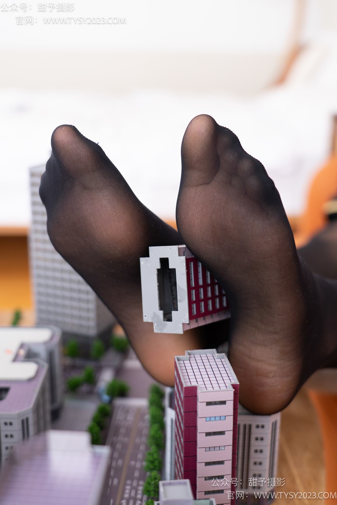 图片[53]-甜予摄影 NO.077 璇璇-JK制服、凉爽高跟鞋、嘿丝（脚尖透明款）、小人国剧情[128P] – 速更版-美库