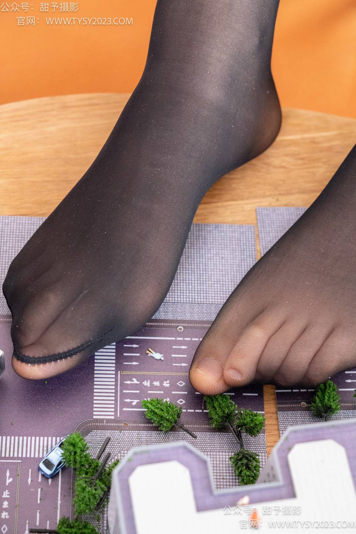 图片[73]-甜予摄影 NO.077 璇璇-JK制服、凉爽高跟鞋、嘿丝（脚尖透明款）、小人国剧情[128P] – 速更版-美库