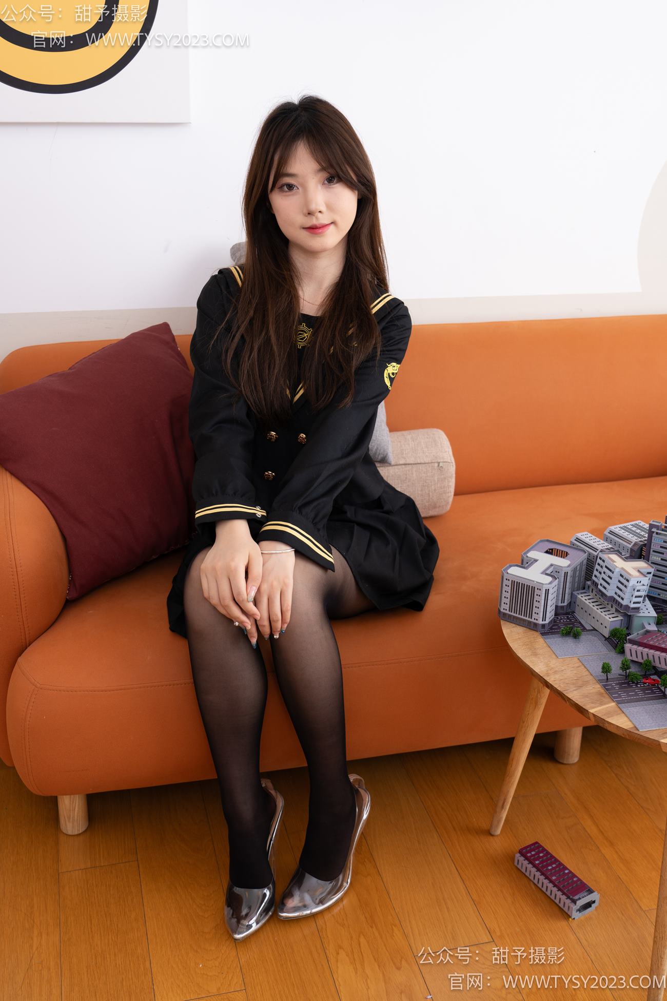 图片[101]-甜予摄影 NO.077 璇璇-JK制服、凉爽高跟鞋、嘿丝（脚尖透明款）、小人国剧情[128P] – 速更版-美库