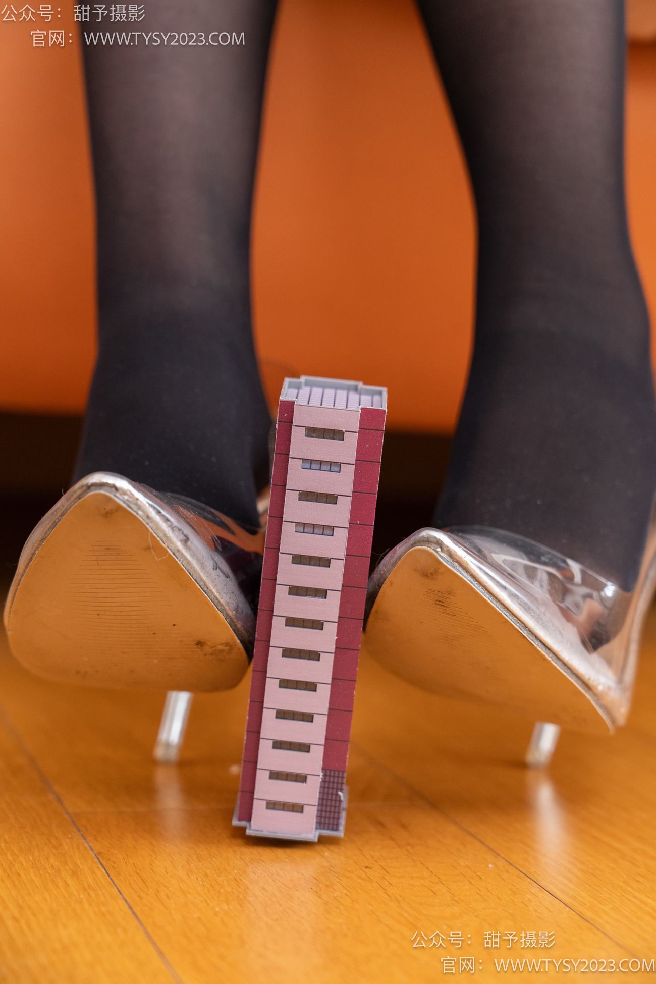 图片[127]-甜予摄影 NO.077 璇璇-JK制服、凉爽高跟鞋、嘿丝（脚尖透明款）、小人国剧情[128P] – 速更版-美库