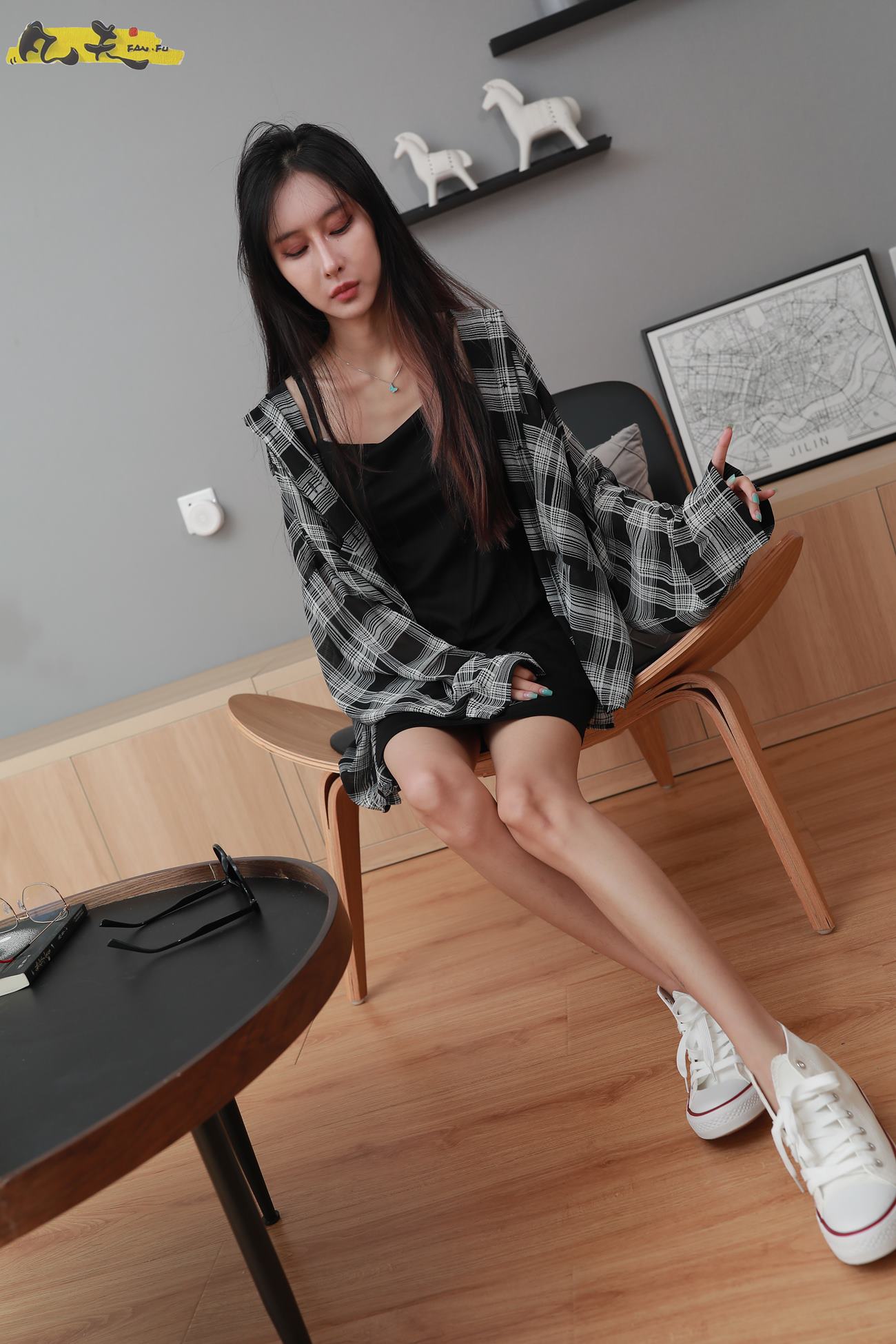 图片[11]-凡夫摄影 NO.0009 – 依茜 高帮帆布鞋黑色棉袜[243P] – 速更版-美库