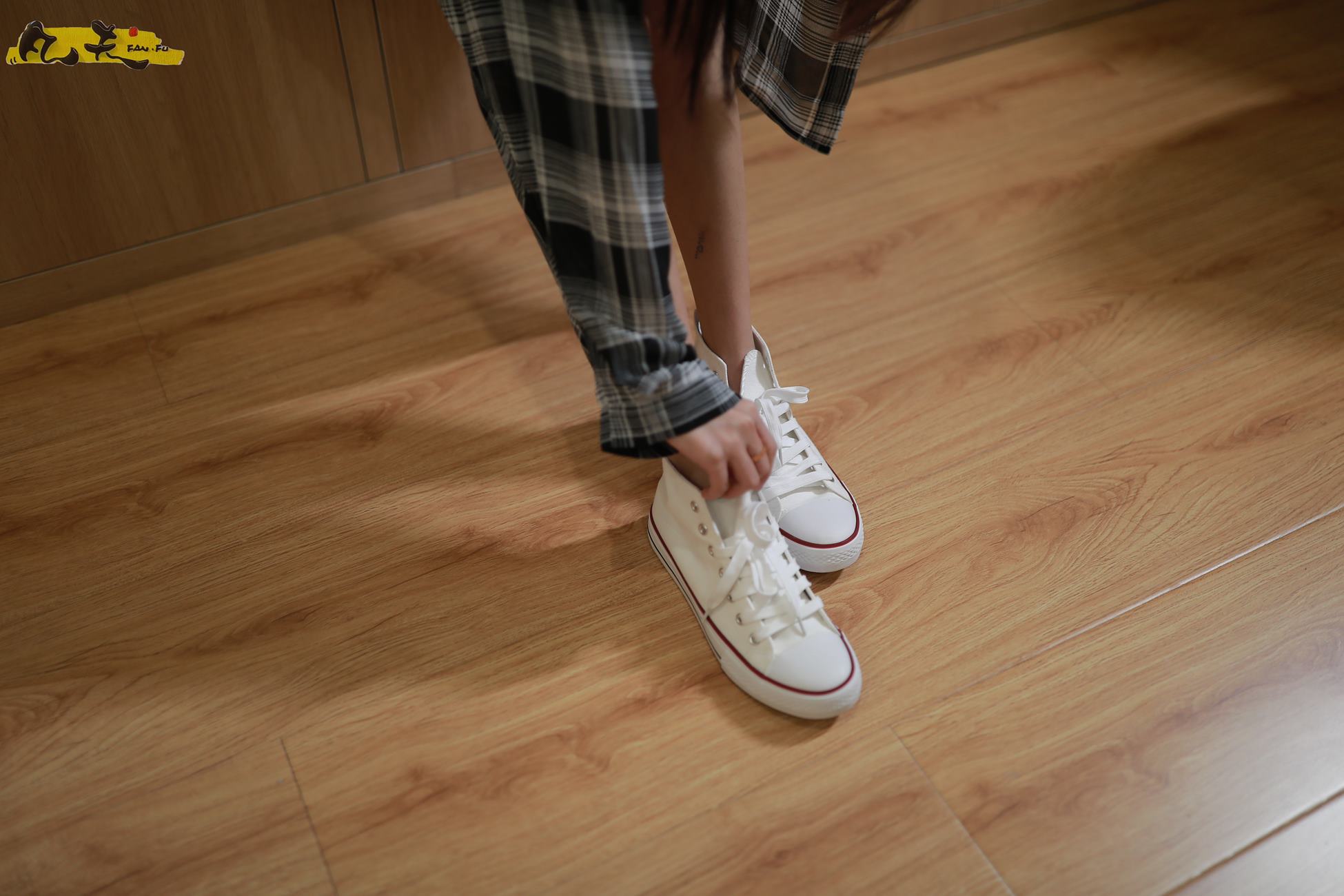 图片[56]-凡夫摄影 NO.0009 – 依茜 高帮帆布鞋黑色棉袜[243P] – 速更版-美库