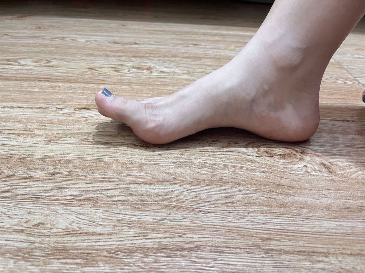 图片[10]-脚模面试脸足同框套路系列-042-165 110 38 新疆妹字[11P] – 速更版-美库