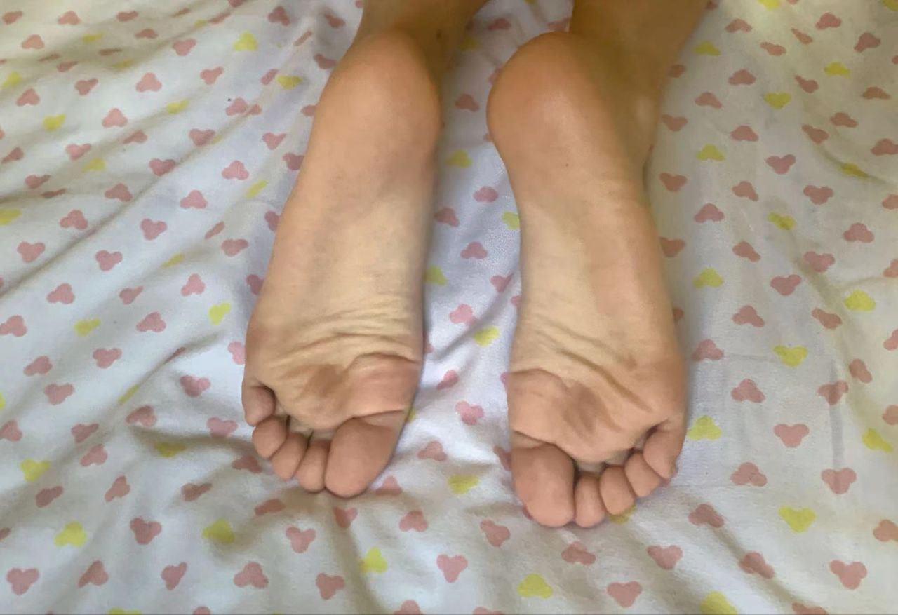 图片[17]-脚模面试脸足同框套路系列-045-165 94 36.5 长发学妹[17P] – 速更版-美库