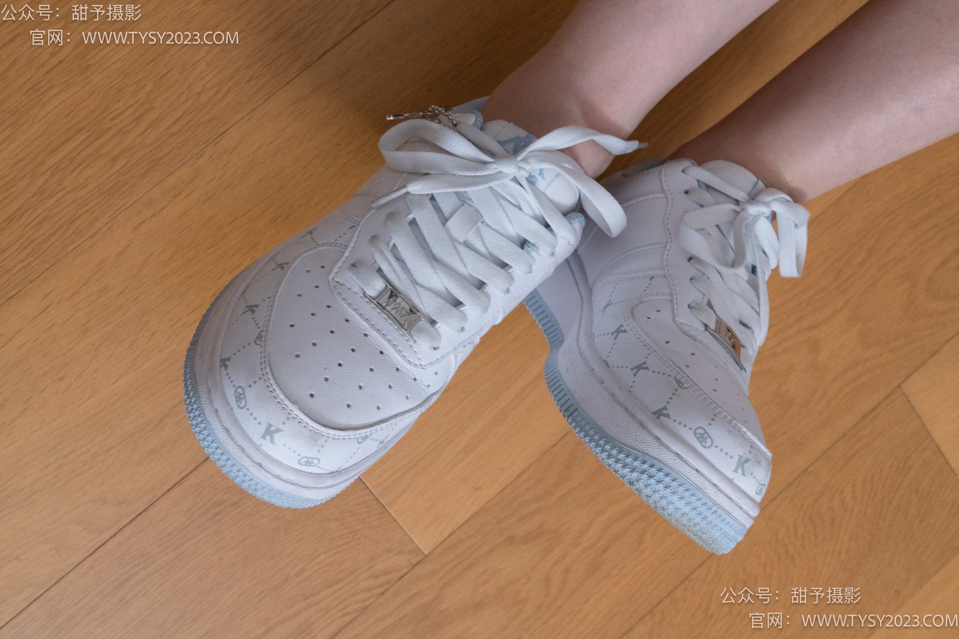 图片[27]-甜予摄影 NO.080期：璇璇-校服、板鞋、裸足、光脚踩小西红柿葡萄的剧情[134P] – 速更版-美库