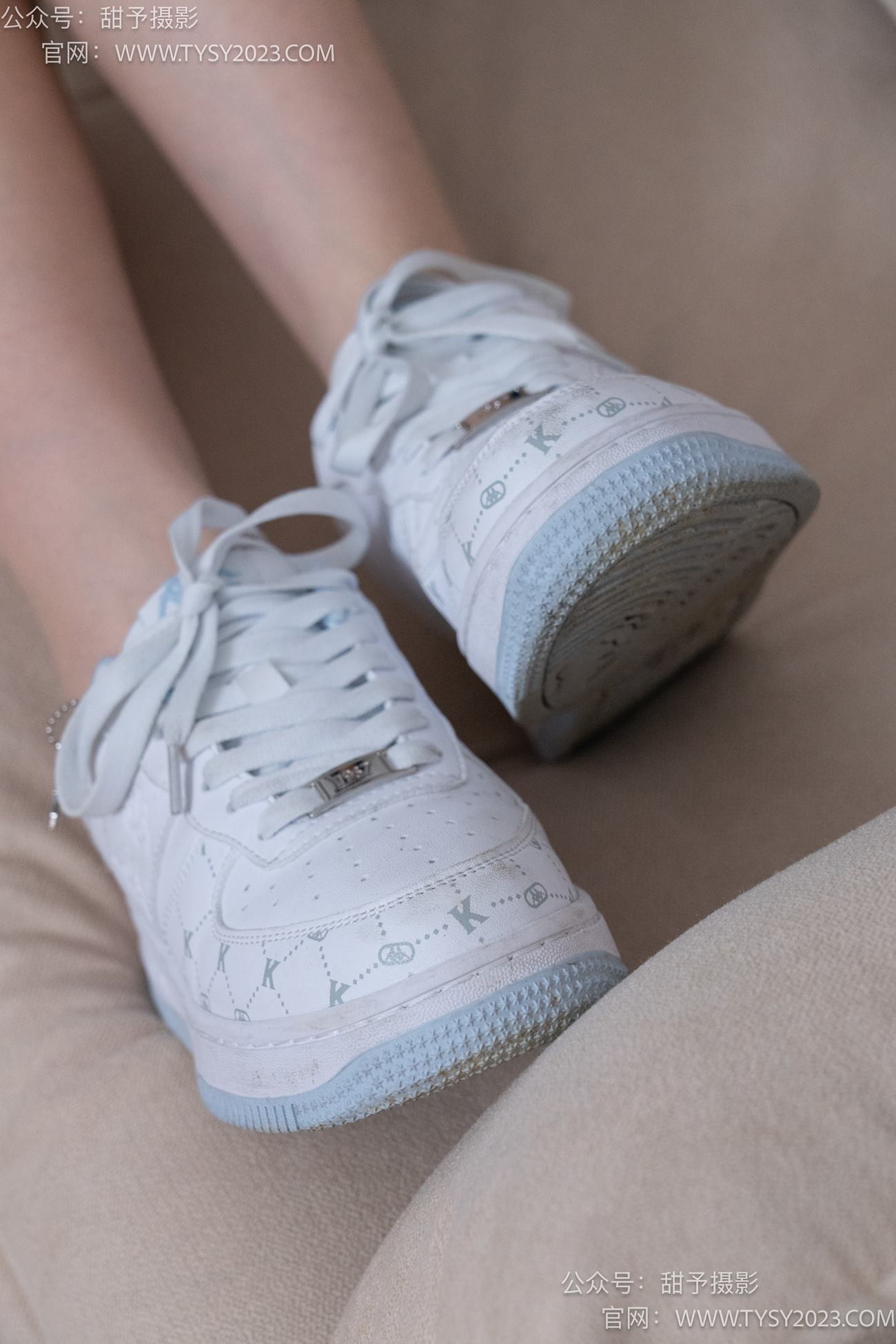 图片[34]-甜予摄影 NO.080期：璇璇-校服、板鞋、裸足、光脚踩小西红柿葡萄的剧情[134P] – 速更版-美库