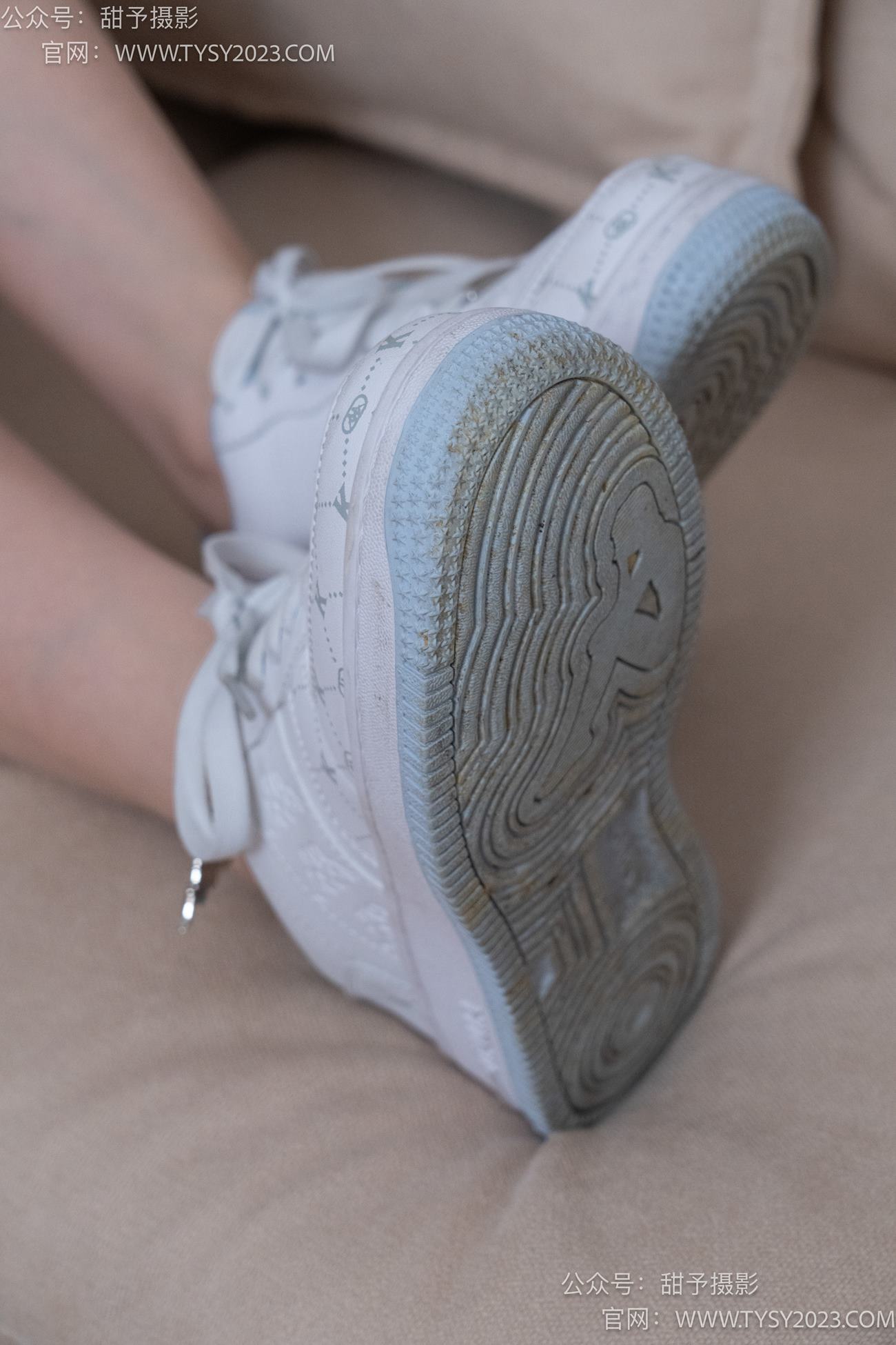 图片[44]-甜予摄影 NO.080期：璇璇-校服、板鞋、裸足、光脚踩小西红柿葡萄的剧情[134P] – 速更版-美库