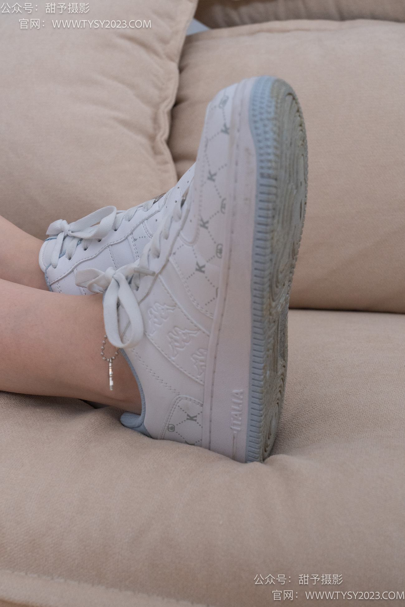 图片[45]-甜予摄影 NO.080期：璇璇-校服、板鞋、裸足、光脚踩小西红柿葡萄的剧情[134P] – 速更版-美库