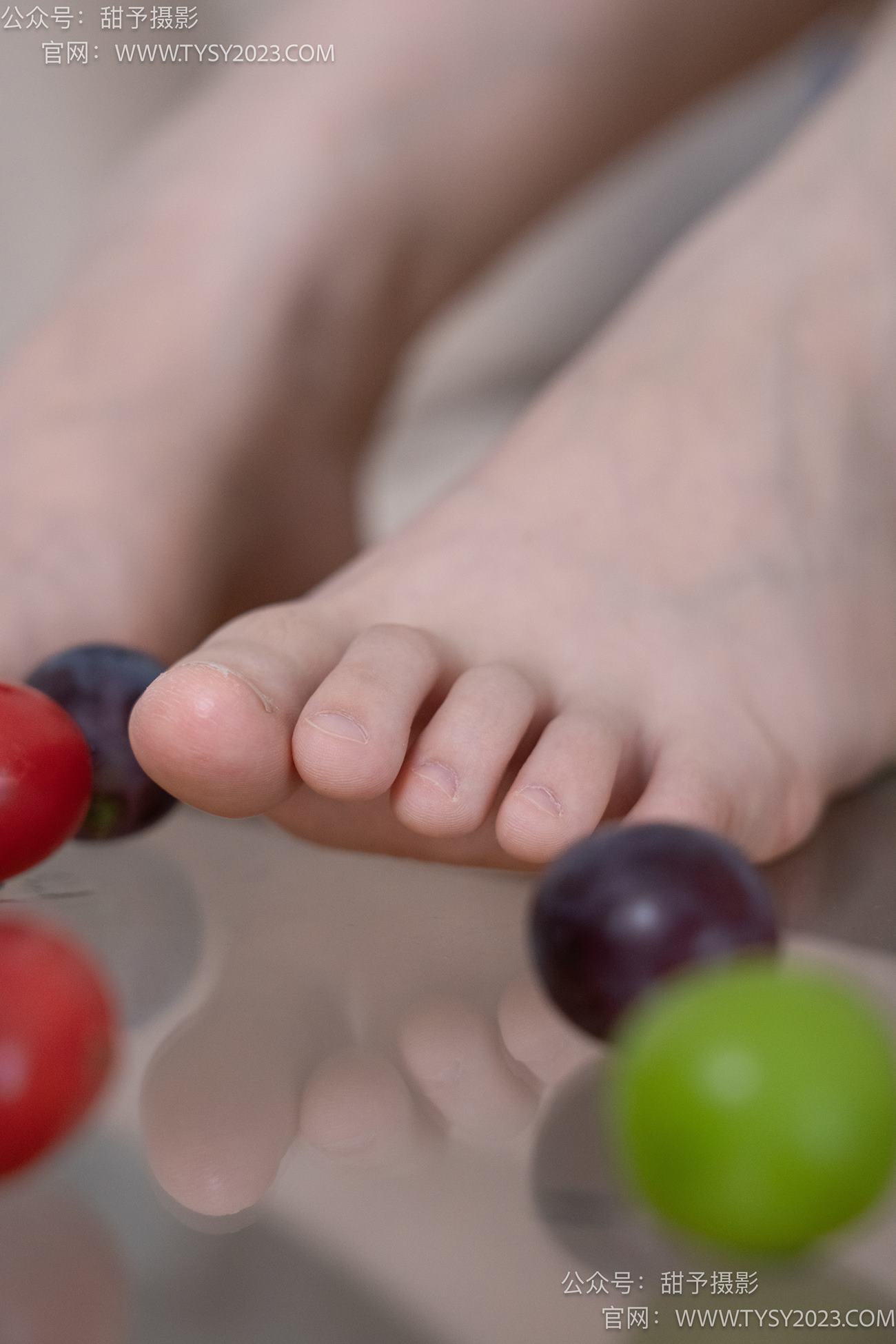 图片[78]-甜予摄影 NO.080期：璇璇-校服、板鞋、裸足、光脚踩小西红柿葡萄的剧情[134P] – 速更版-美库