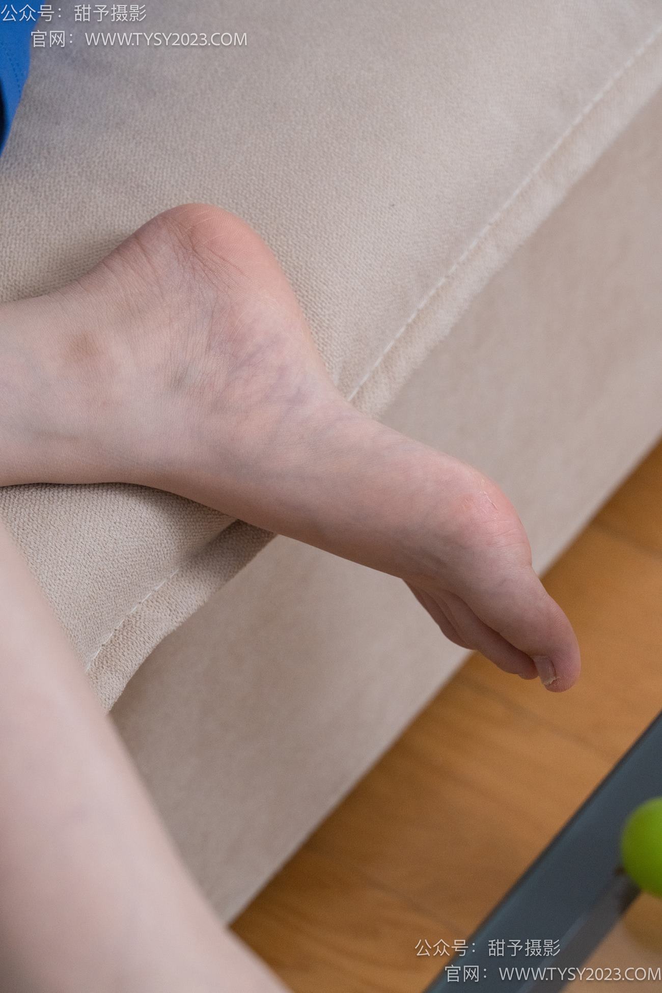 图片[111]-甜予摄影 NO.080期：璇璇-校服、板鞋、裸足、光脚踩小西红柿葡萄的剧情[134P] – 速更版-美库