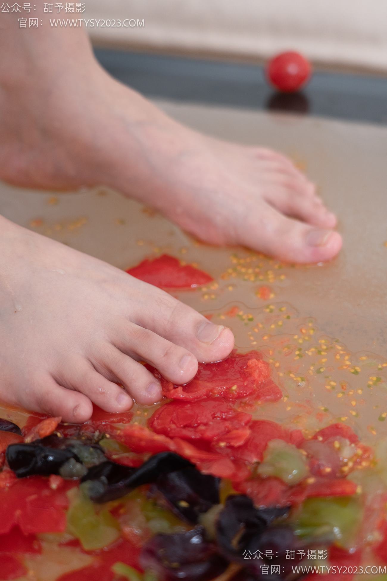 图片[115]-甜予摄影 NO.080期：璇璇-校服、板鞋、裸足、光脚踩小西红柿葡萄的剧情[134P] – 速更版-美库