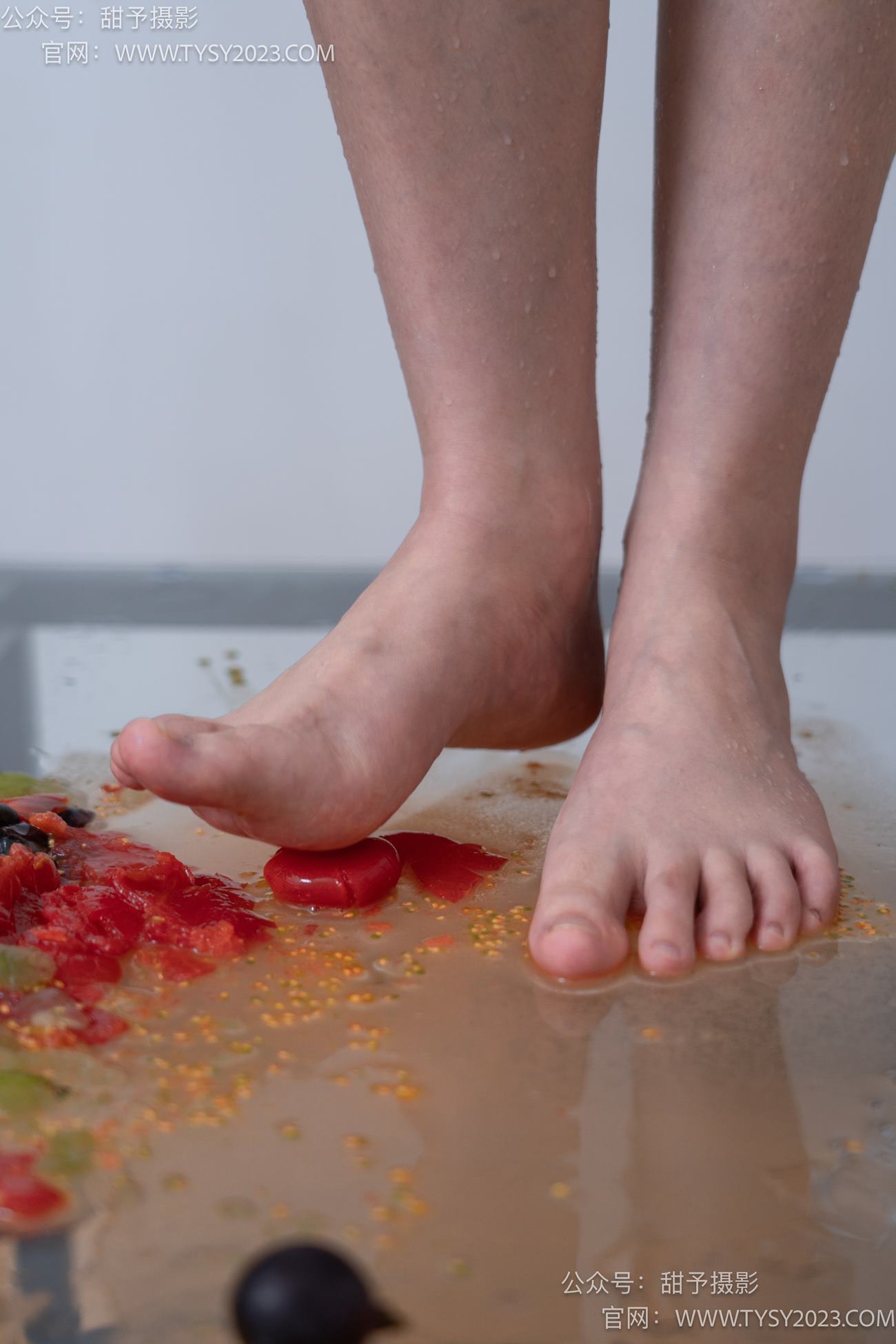 图片[119]-甜予摄影 NO.080期：璇璇-校服、板鞋、裸足、光脚踩小西红柿葡萄的剧情[134P] – 速更版-美库