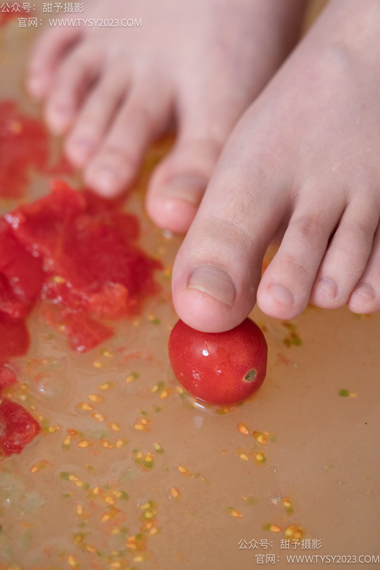 图片[127]-甜予摄影 NO.080期：璇璇-校服、板鞋、裸足、光脚踩小西红柿葡萄的剧情[134P] – 速更版-美库