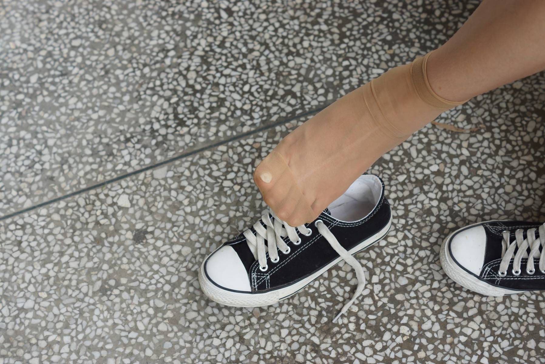 图片[32]-自由摄影 No.329 拍完棉袜，阳阳看到我的水晶丝袜 说：我可以试试吗？[79P] – 速更版-美库