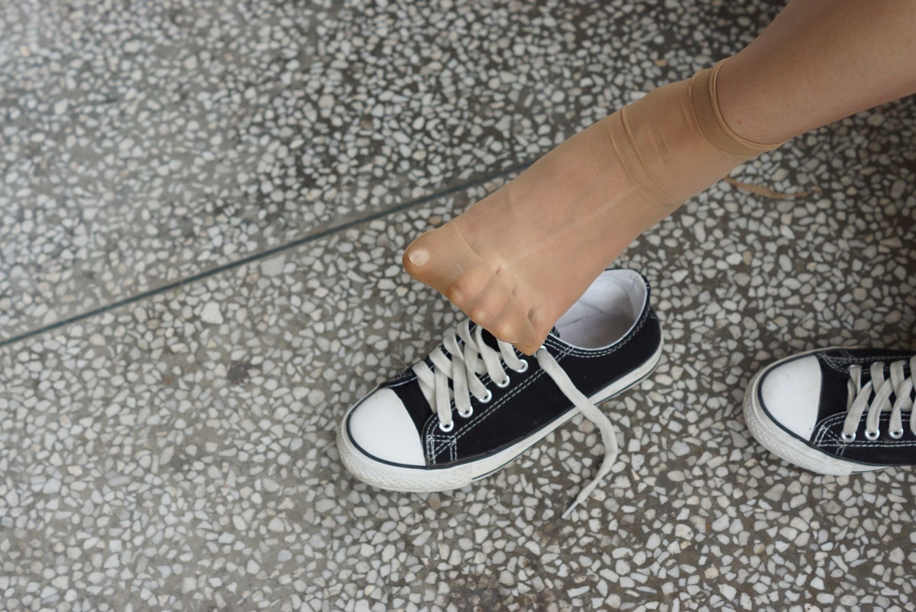 图片[33]-自由摄影 No.329 拍完棉袜，阳阳看到我的水晶丝袜 说：我可以试试吗？[79P] – 速更版-美库