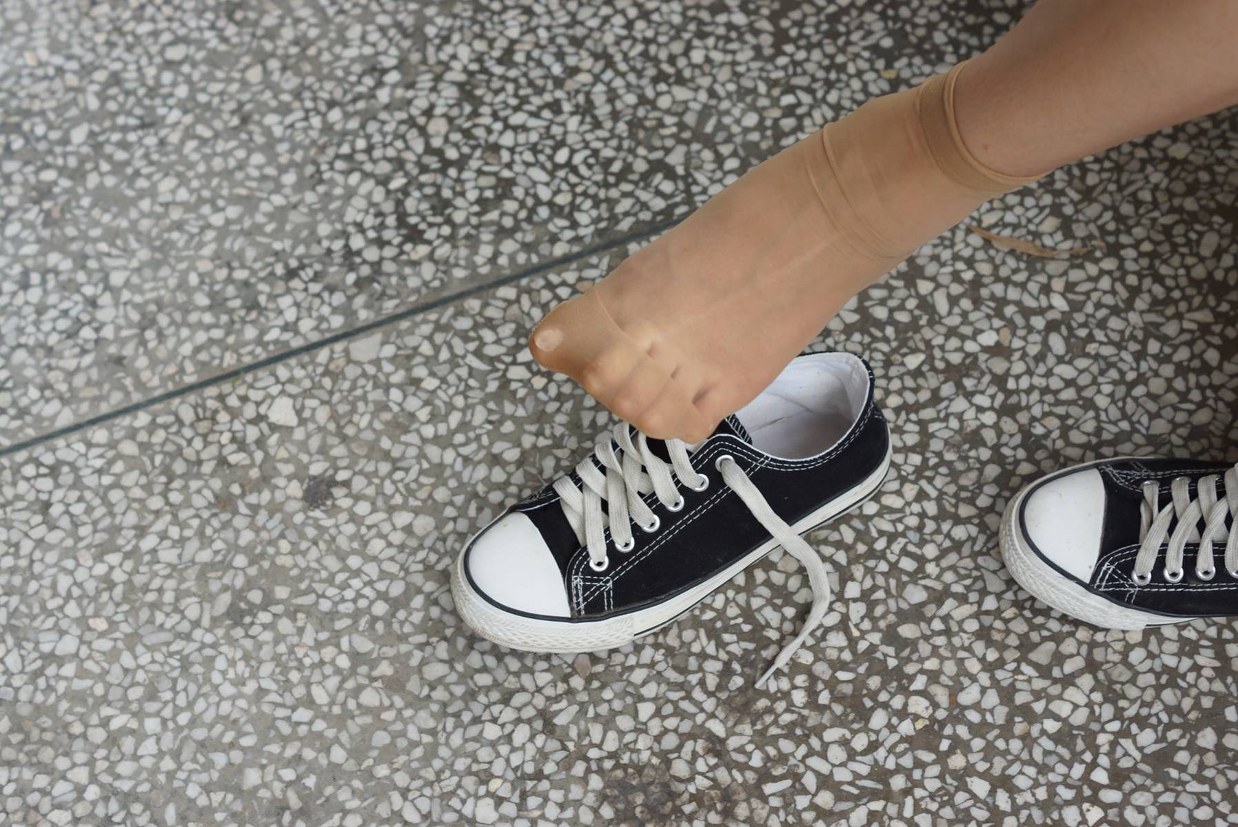 图片[34]-自由摄影 No.329 拍完棉袜，阳阳看到我的水晶丝袜 说：我可以试试吗？[79P] – 速更版-美库