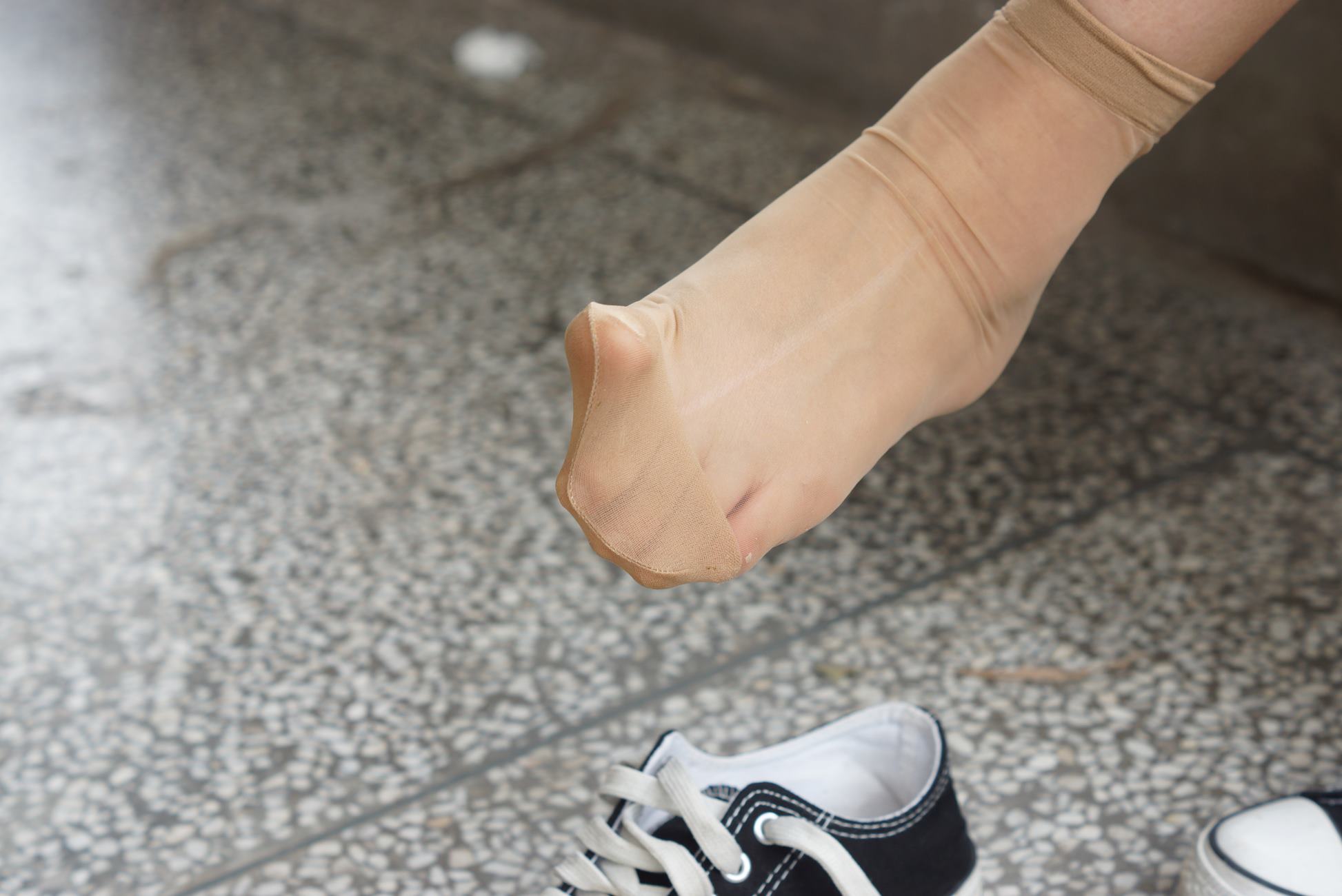 图片[35]-自由摄影 No.329 拍完棉袜，阳阳看到我的水晶丝袜 说：我可以试试吗？[79P] – 速更版-美库