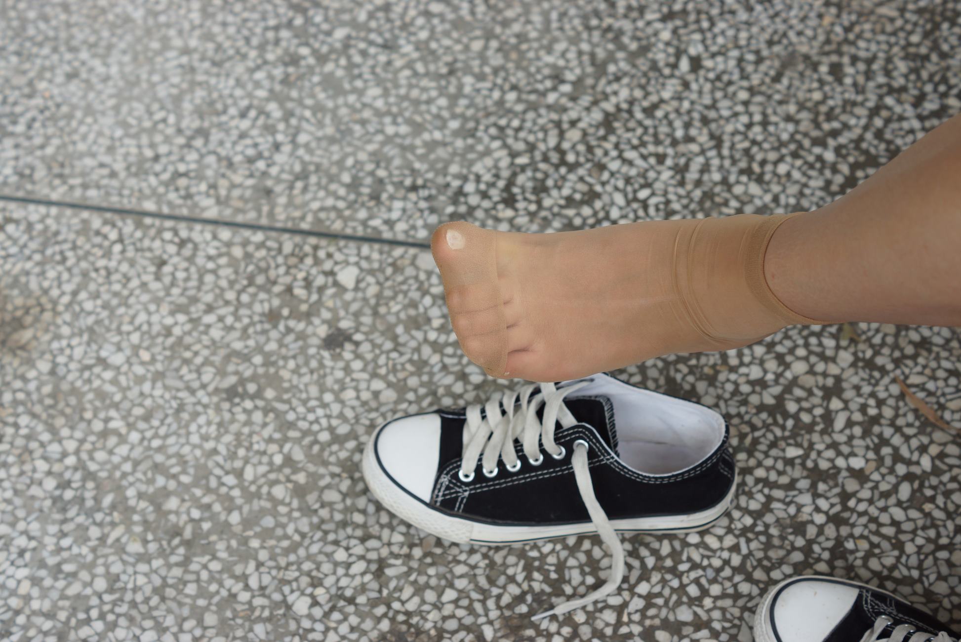 图片[37]-自由摄影 No.329 拍完棉袜，阳阳看到我的水晶丝袜 说：我可以试试吗？[79P] – 速更版-美库