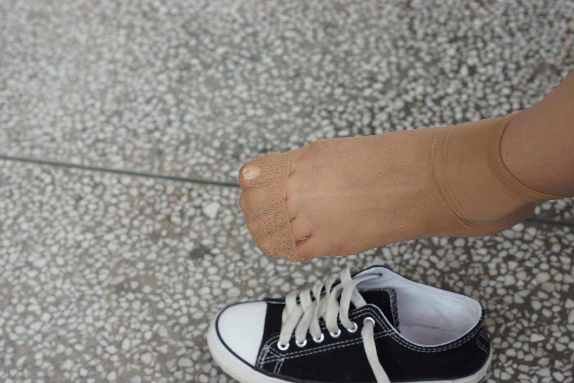 图片[38]-自由摄影 No.329 拍完棉袜，阳阳看到我的水晶丝袜 说：我可以试试吗？[79P] – 速更版-美库