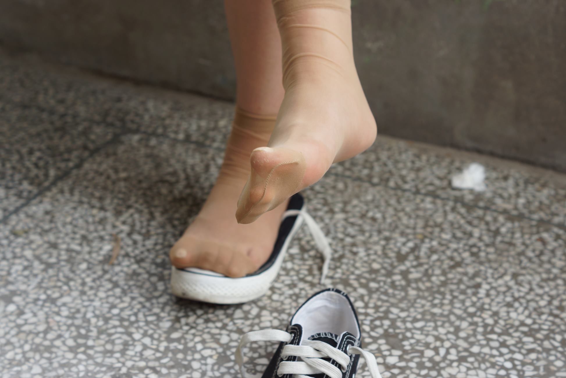 图片[55]-自由摄影 No.329 拍完棉袜，阳阳看到我的水晶丝袜 说：我可以试试吗？[79P] – 速更版-美库