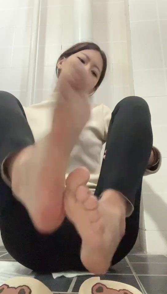 图片[33]-脚模面试脸足同框套路系列-064-40码大脚底[35P] – 速更版-美库