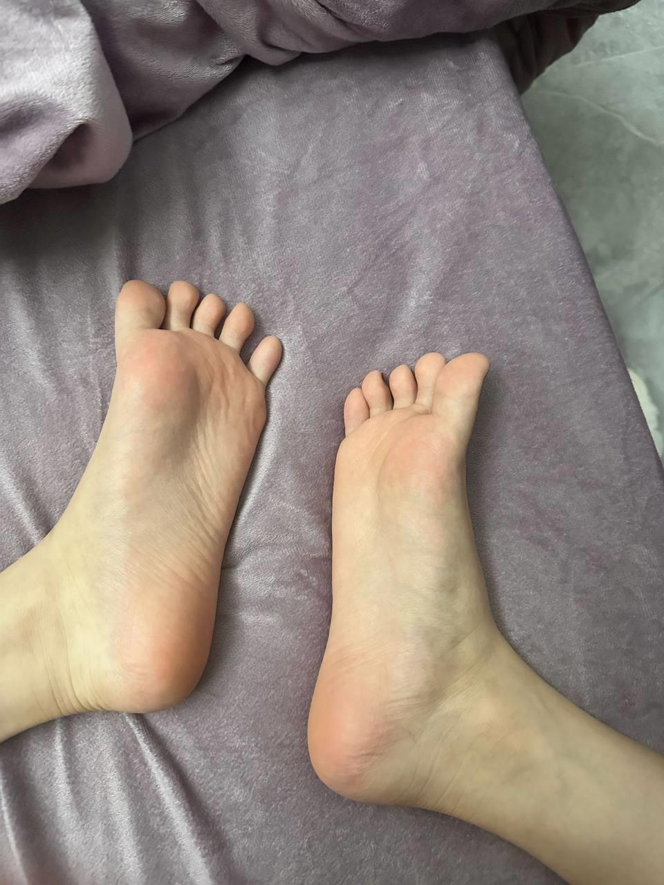 图片[18]-脚模面试脸足同框套路系列-093 模拟zj各种姿势秀腿脚 [18P] – 速更版-美库