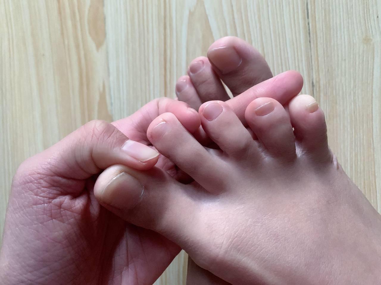 图片[13]-脚模面试脸足同框套路系列-094 可爱mm超近距离拍脚 [13P] – 速更版-美库