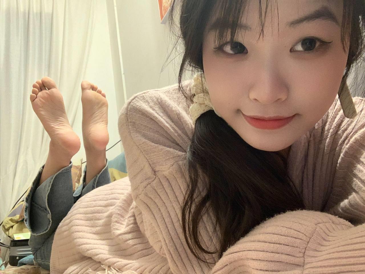 图片[14]-脚模面试脸足同框套路系列-094 可爱mm超近距离拍脚 [13P] – 速更版-美库