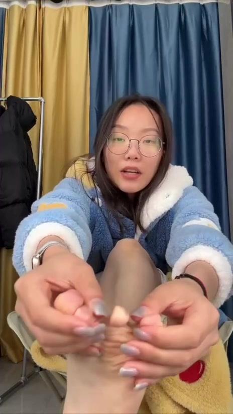 图片[11]-脚模面试脸足同框套路系列-096 秀腿脚 [18P] – 速更版-美库