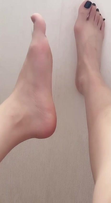 图片[22]-脚模面试脸足同框套路系列-097 甜甜 上海166 93 37[34P] – 速更版-美库