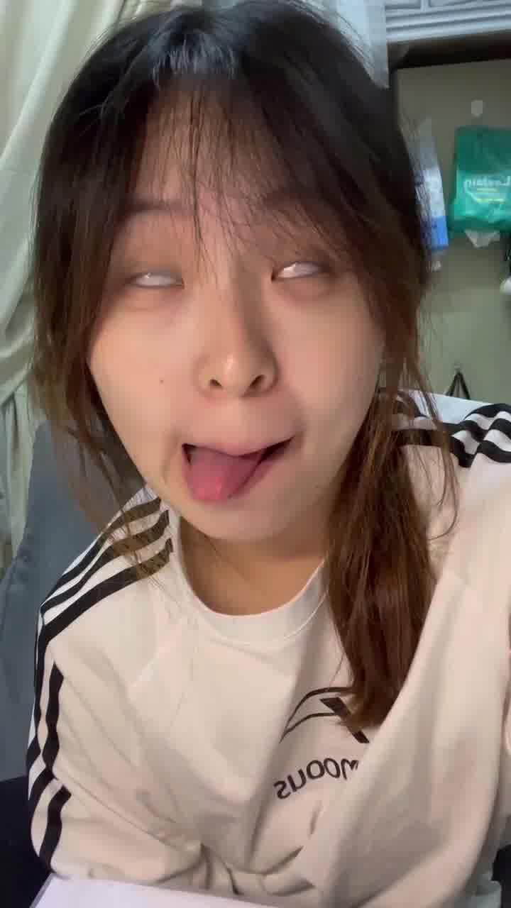 图片[13]-脚模面试脸足同框套路系列-098 女大表情丰富展示脚底 模拟zj[30P] – 速更版-美库