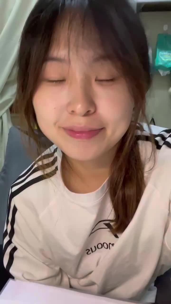 图片[16]-脚模面试脸足同框套路系列-098 女大表情丰富展示脚底 模拟zj[30P] – 速更版-美库