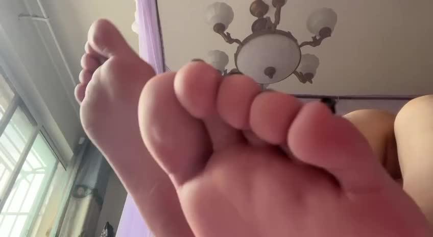 图片[33]-脚模面试脸足同框套路系列-097 甜甜 上海166 93 37[34P] – 速更版-美库