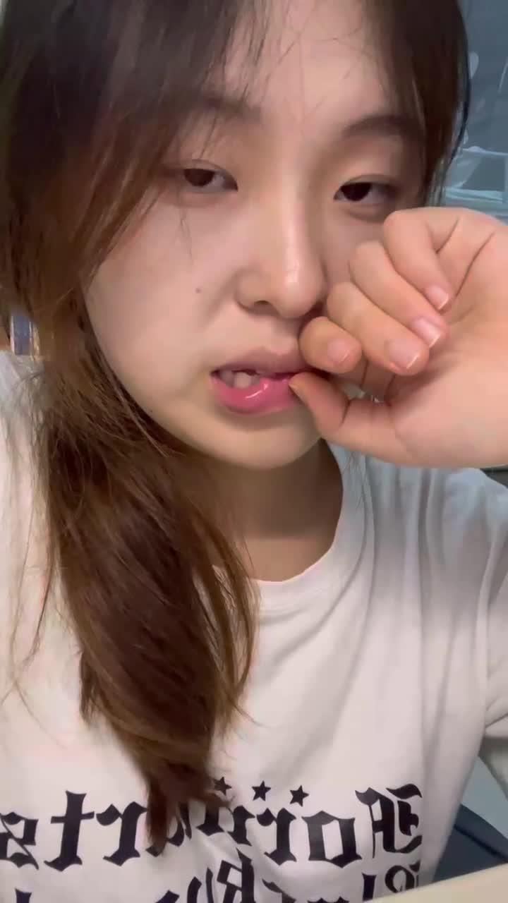 图片[24]-脚模面试脸足同框套路系列-098 女大表情丰富展示脚底 模拟zj[30P] – 速更版-美库