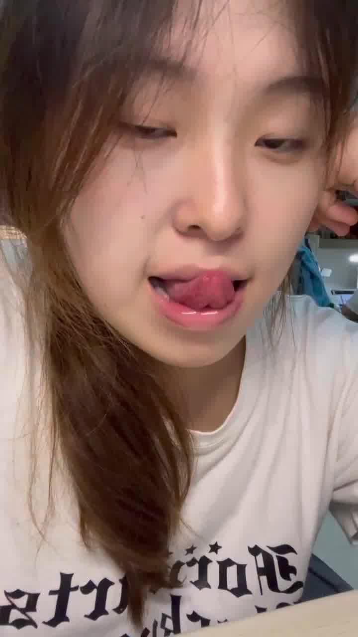 图片[27]-脚模面试脸足同框套路系列-098 女大表情丰富展示脚底 模拟zj[30P] – 速更版-美库