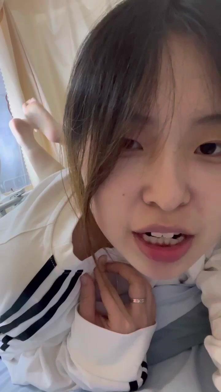 图片[29]-脚模面试脸足同框套路系列-098 女大表情丰富展示脚底 模拟zj[30P] – 速更版-美库