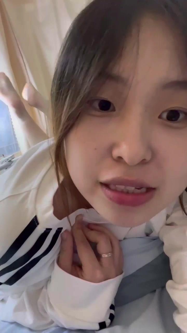 图片[30]-脚模面试脸足同框套路系列-098 女大表情丰富展示脚底 模拟zj[30P] – 速更版-美库