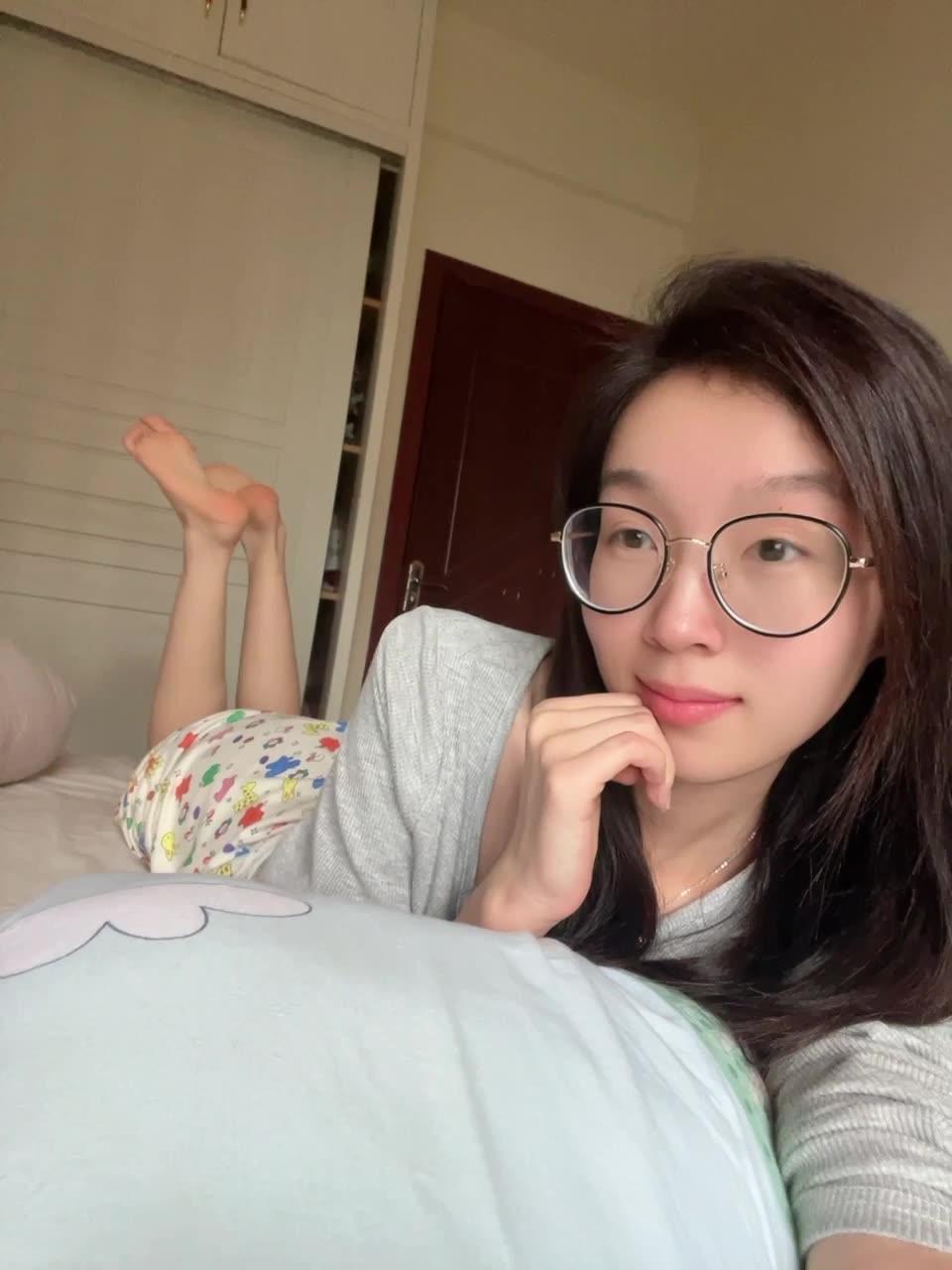 图片[19]-脚模面试脸足同框套路系列-102 清纯长发眼睛妹妹[47P] – 速更版-美库