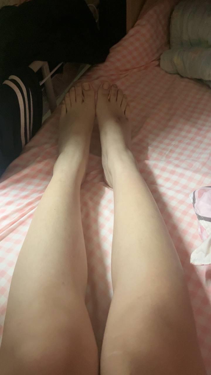 图片[38]-脚模面试脸足同框套路系列-104 宿舍拍脚的学姐[38P] – 速更版-美库