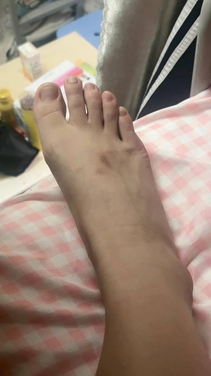 图片[39]-脚模面试脸足同框套路系列-104 宿舍拍脚的学姐[38P] – 速更版-美库