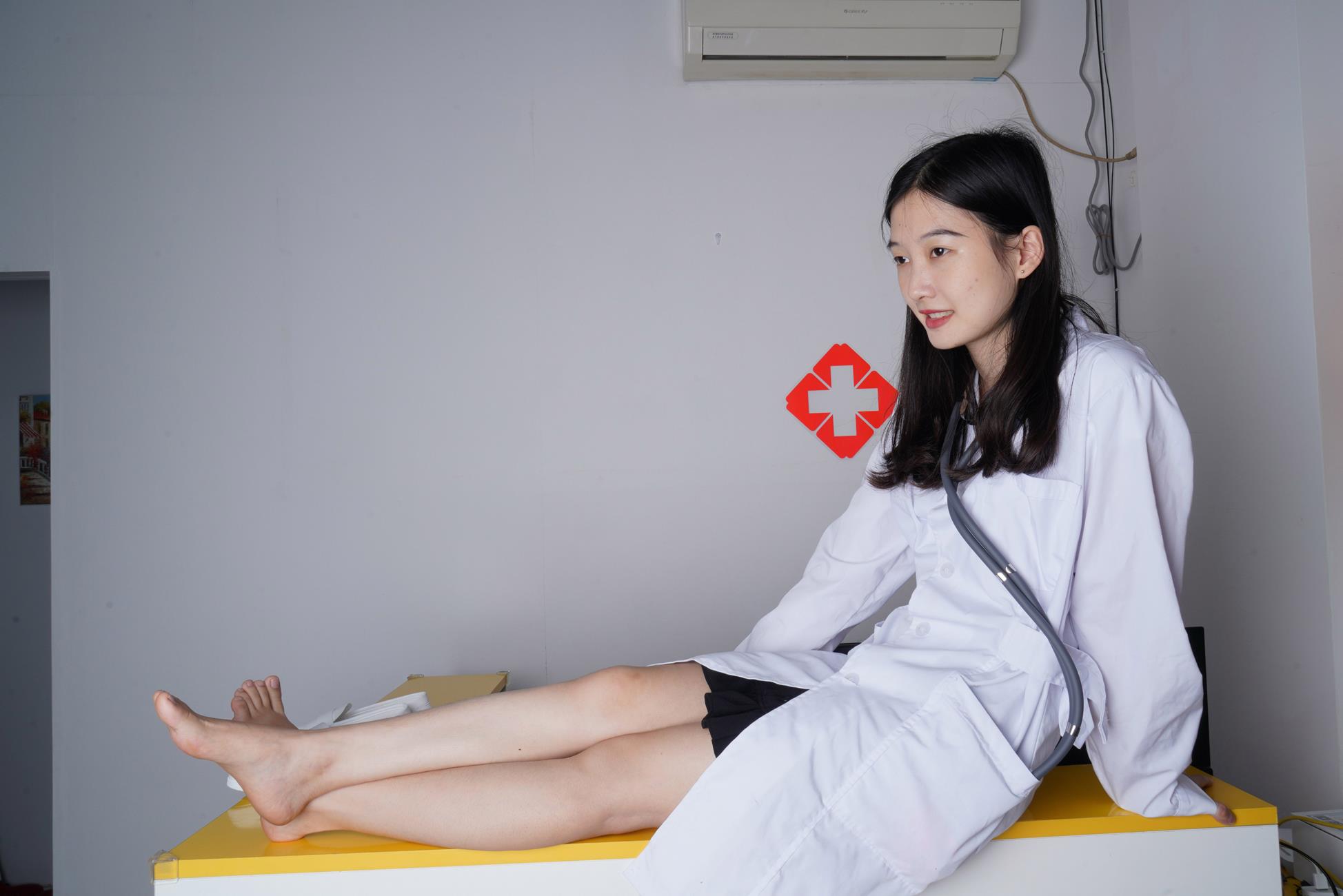 图片[18]-Pary摄影 NO.155 燕玲“医生”展示36码可爱小嫩脚 上集[61P] – 速更版-美库